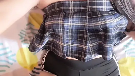 Колумбийская женщина трогает ее влагалище