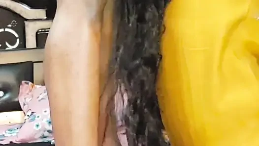 Sissy-sklavin zu hause dient ihrer herrin