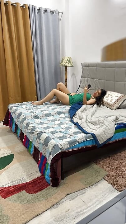 Stepbros venn tok meg i å se på porno og knullet meg hardt - step- bro ke dost ne mujhe porno dekhte pakad liya fir mujhe choda