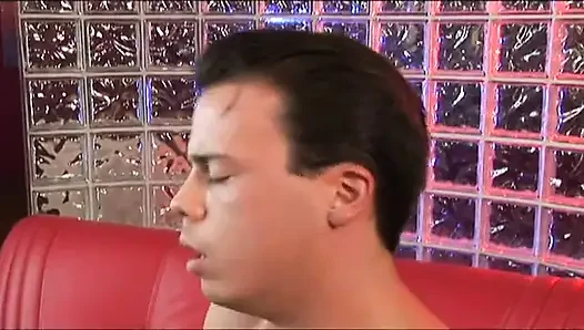 Büyük memeli orta yaşlı seksi kadın oyuncu seçmelerinde sikiliyor