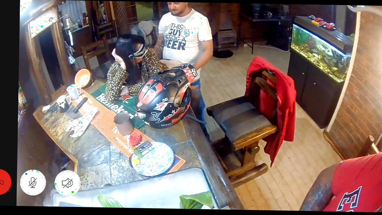 在 RING 相机上发现我的妻子与 exstreme 越野摩托车骑手出轨