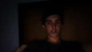 Il ragazzo argentino si masturba in webcam