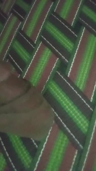 Aaj bhabhi ki chut dikhai dekhne ke baad samay muthi mari