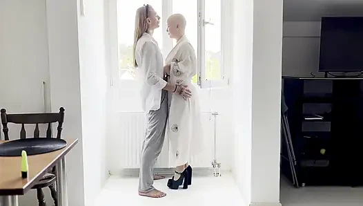 Наш странный вибратор, наше настоящее секс-видео