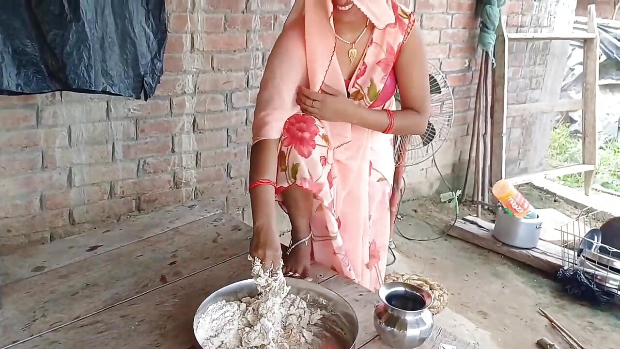 Apne he stepsister ki friend ko virgin pussy fuck kiya or pussy ros nikal kar jiv se chata,gud ki ros pilaya.. a