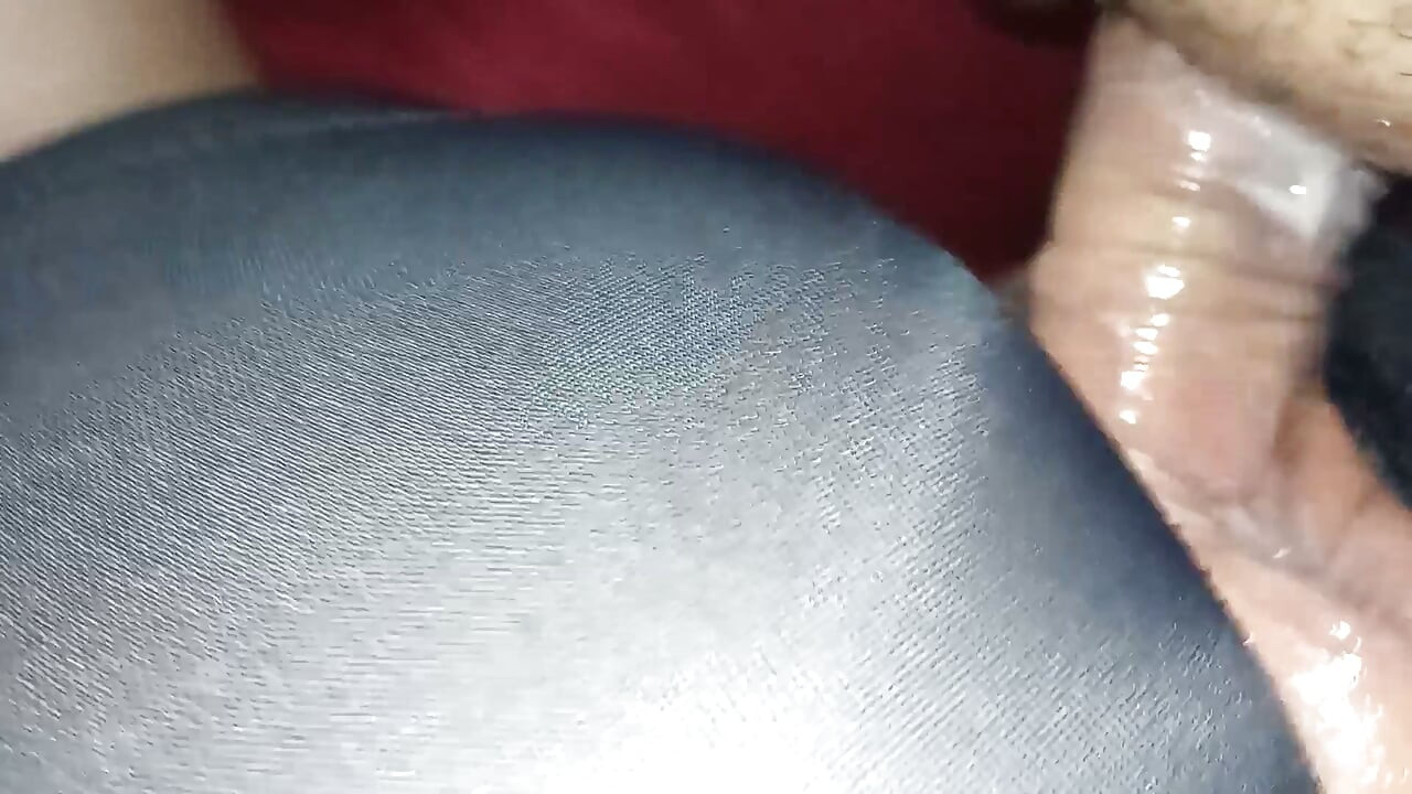 POV: 허리 트레이너를 착용한 두툼한 BBW가 개 자세로 가느다란 허리와 거대한 엉덩이를 과시한다