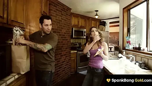 Spankbang gold - kristen scott yang sange menyelundot kontol besar ayah tirinya untuk ngentot kontol terlarang