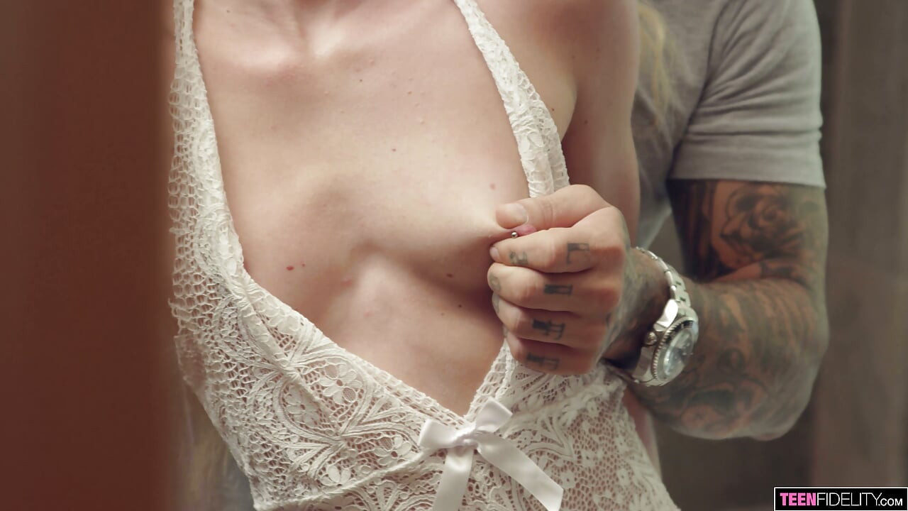 TEENFIDELITY Boşalan Fransız Bebek Angel Emily