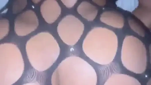 Siyah üvey kız kardeşini sikiyor ve amının içine boşalıyor