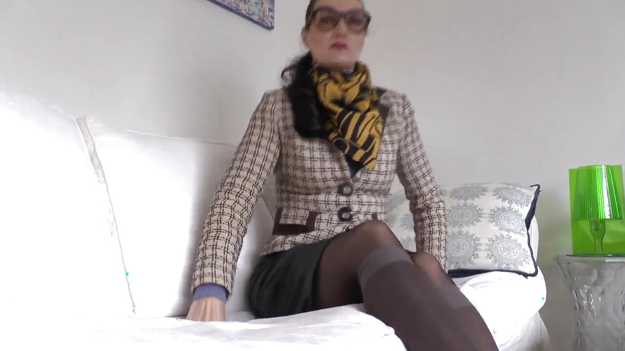 Strogo jebanje pičke i svršavanje u lonac za mužnju! Lady Victoria Valente