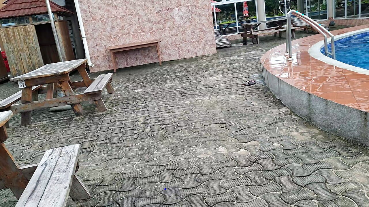 Havuzda yüzen sperm, suda sert seks, çifte orgazm