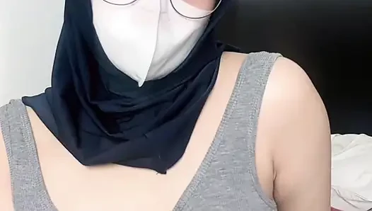 Dildoya, dildoya benzeyen güzel bir kız