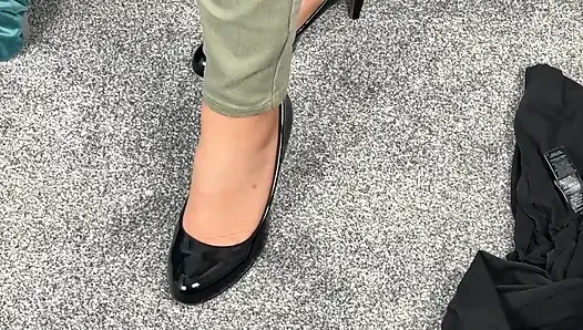 Mrs Mature Feet Strips From Everyday Clothing 416