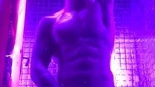 Sexy striptérky v živých show 48
