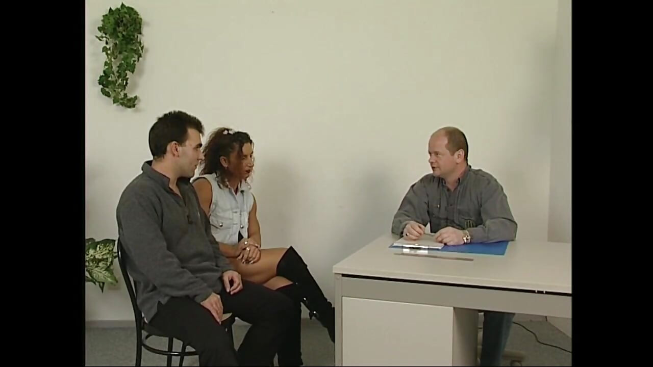 Ht larki ko tin logon vali ht chudaee ke bad do lndon se chehre par viry sht milta hai