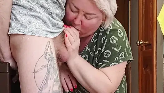 Cum in Stepmom's Mouth After Jerking off and Blowjob