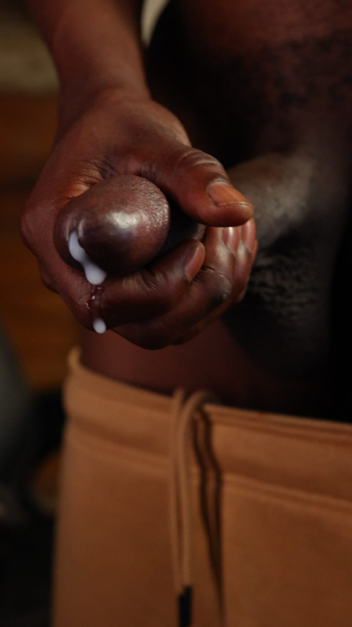BBC Cumshot leaking in slow mo