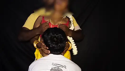 Hintli kamasutra karısının ateşli üçlü seksi iki sert yarakla başa çıkamıyor