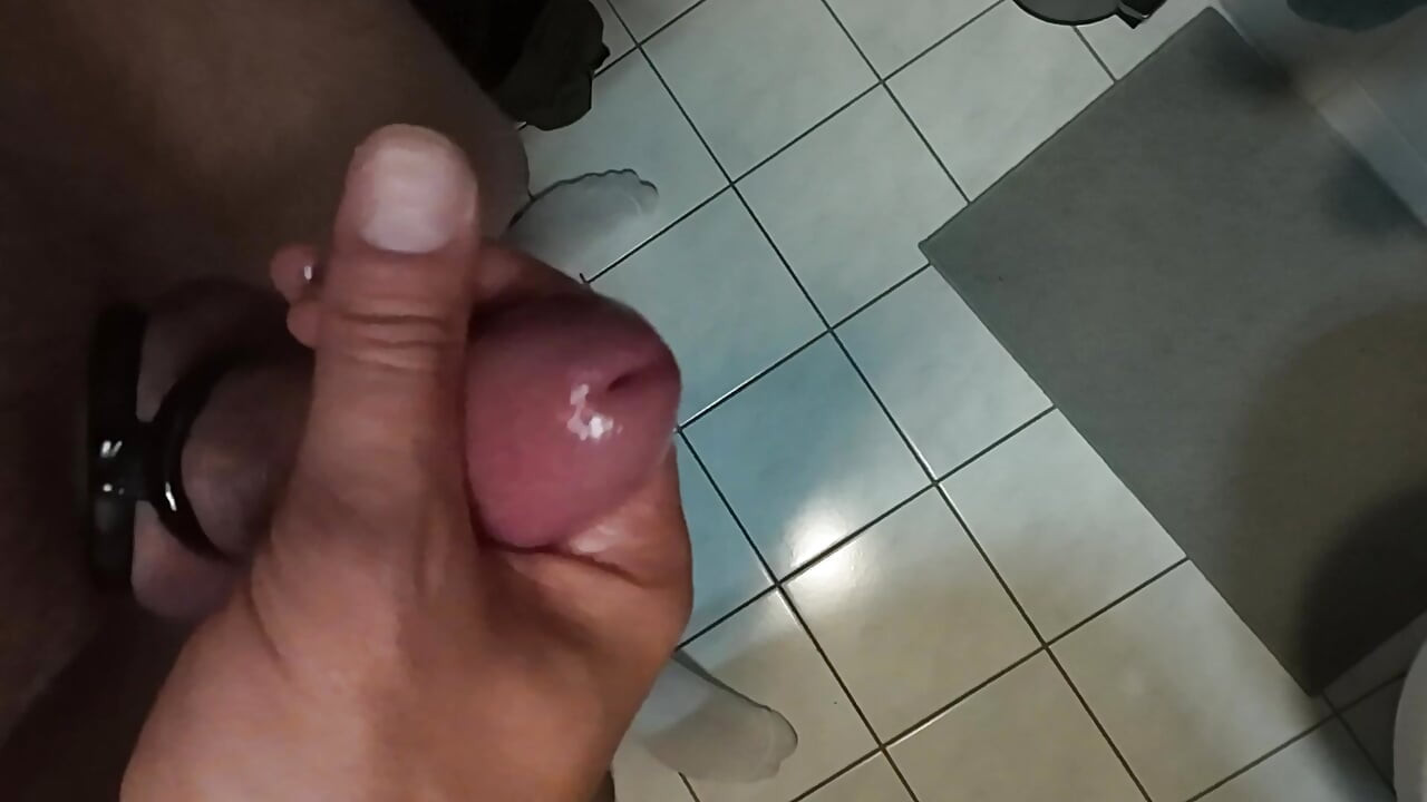 Дрочка маслом в видео от первого лица