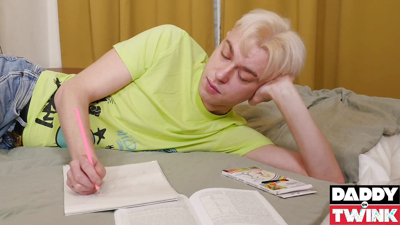DADDYONTWINK Plavuša Twink Danny Junior bez kondoma od obješenog frajera