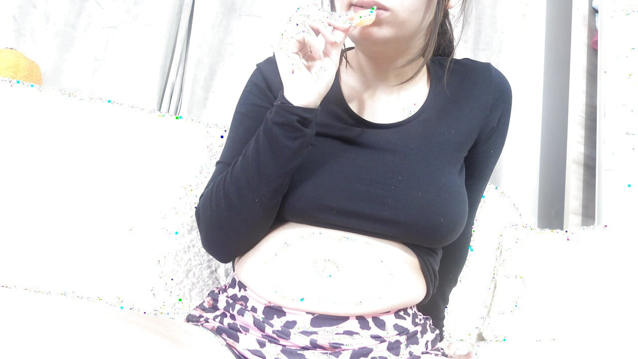 मेरी सौतेली बहन मुझे दिखाती है कि जब वह गर्भवती होती है तो एक विशिष्ट दिन कैसा होता है,