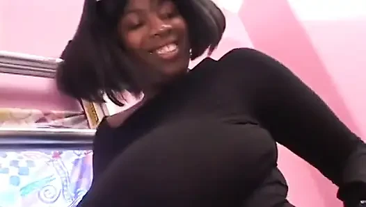 Chunky black slut enjoys a good fuck ride