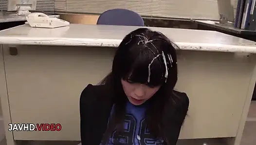 Шаловливая японская красотка Sara Yurikawa получает обконченные волосы после бурного минета