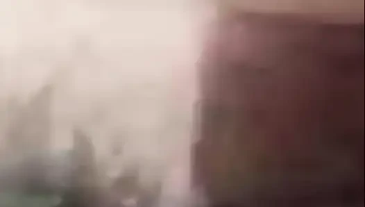 Asyalı Kız Vajinasını Ve Büyük Göğüslerini Gösteriyor
