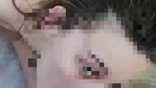 Öffentlicher blowjob und outdoor-ficken, sperma auf titten
