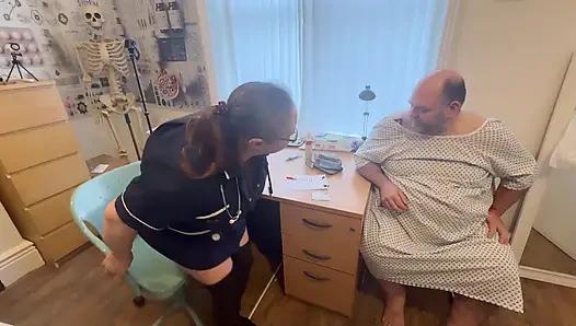 Часть 1: - Matron Satana и Mr Jones посещают клинику для анальных проблем!