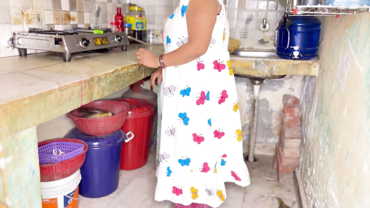 Hot Desi Bhabhi Padosi Kitchen Sex - Real Passionate Hardcore