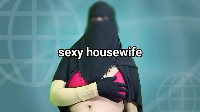 Bhojpuri superstar housewife queen
