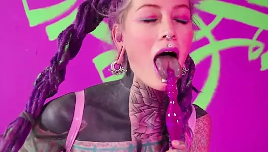 Tattooed Beauty Goes Wild: Intense Solo Anal Masturbation & Deep Assfuck