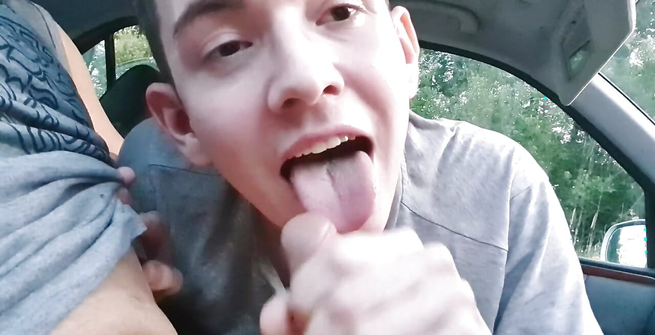 Pušenje momka u autu dok ne svrši - Prettyboi2000x