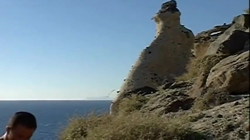 Genç asılı kas aşıkları açık havada taklayla anal sikişiyor ve birlikte sert sikişiyor