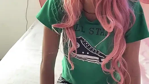 Saya memodelkan saudara tiri saya pakaian renang saya dan dia mencium vagina panas saya