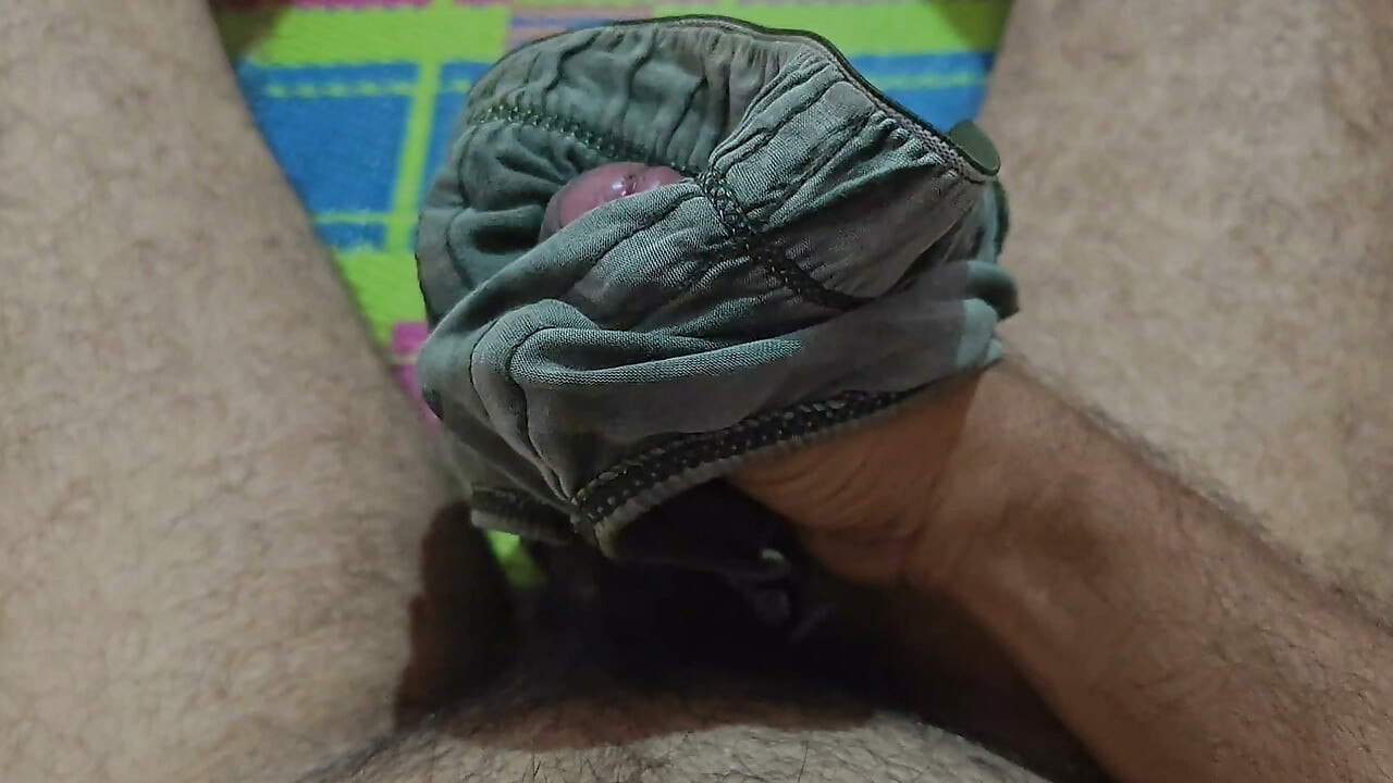 Onani - handjob og sæd på undertøj