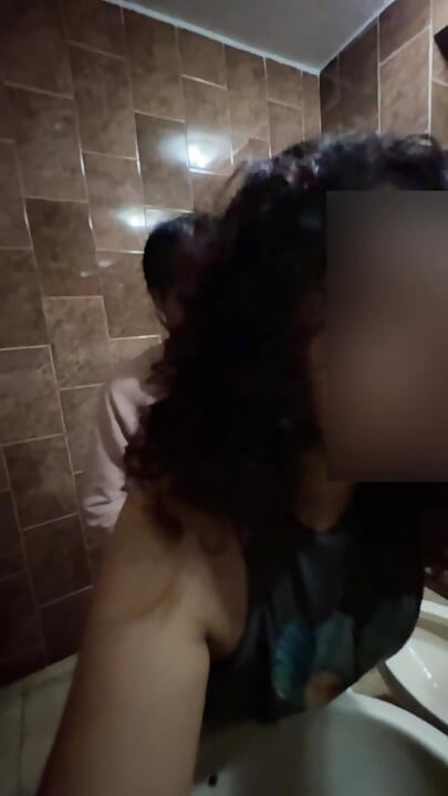Podváděla jsem svého manžela s jeho nejlepším přítelem v hotelu