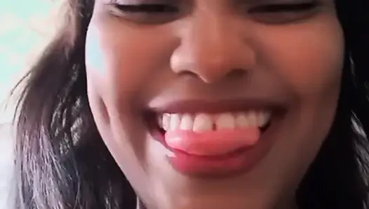 Antara keinginan dan godaan... Aku tidak berpikir tentang hal itu begitu banyak ... Lihat saja aku