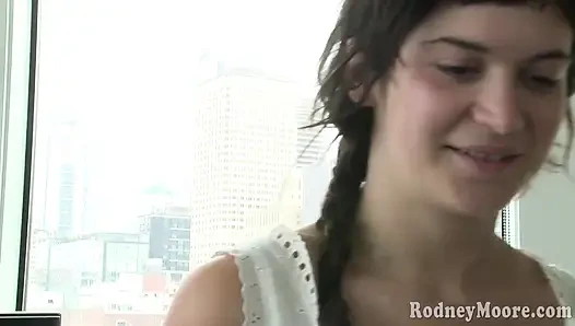 Kıllı meme uçlu amatör kıllı kız