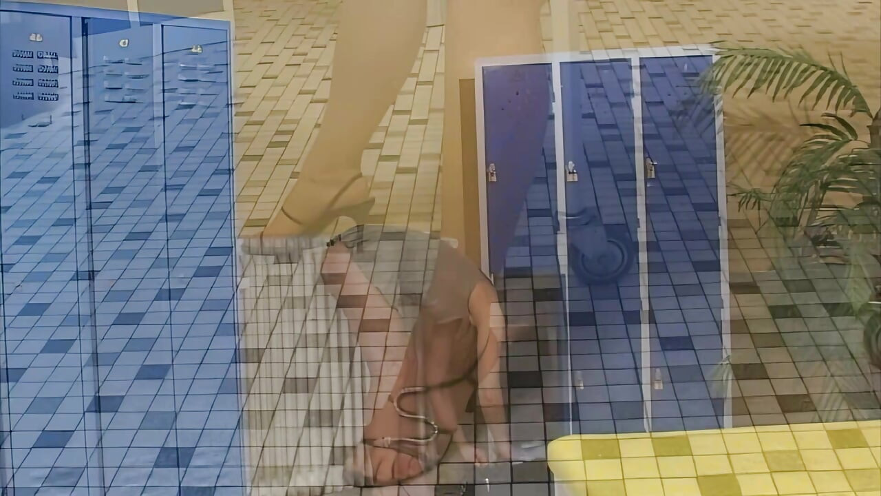 ホットな女の子が尿と精液で吹きかけ、自家製の群交