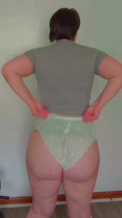 Big Ass In Short Skirt No Panties