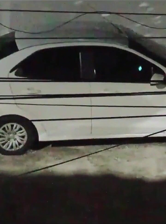 Fucks with Lover in the Car in Front of the House and Comes Back Full of Cum Smiling