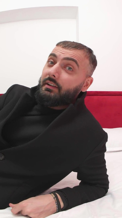 Γαμήθηκε από τον κτηματομεσίτη