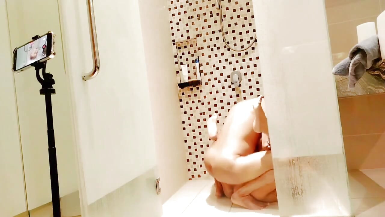 Sex în showroom, partea 2