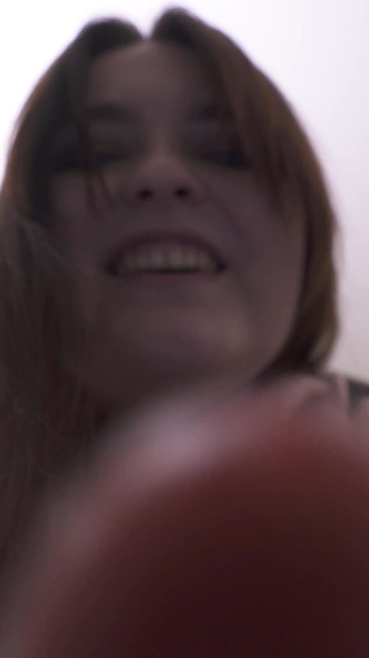 Viktigt ögonblick från "Drick hela min sperma! Sissy träning från milf älskarinna i klackar solo"