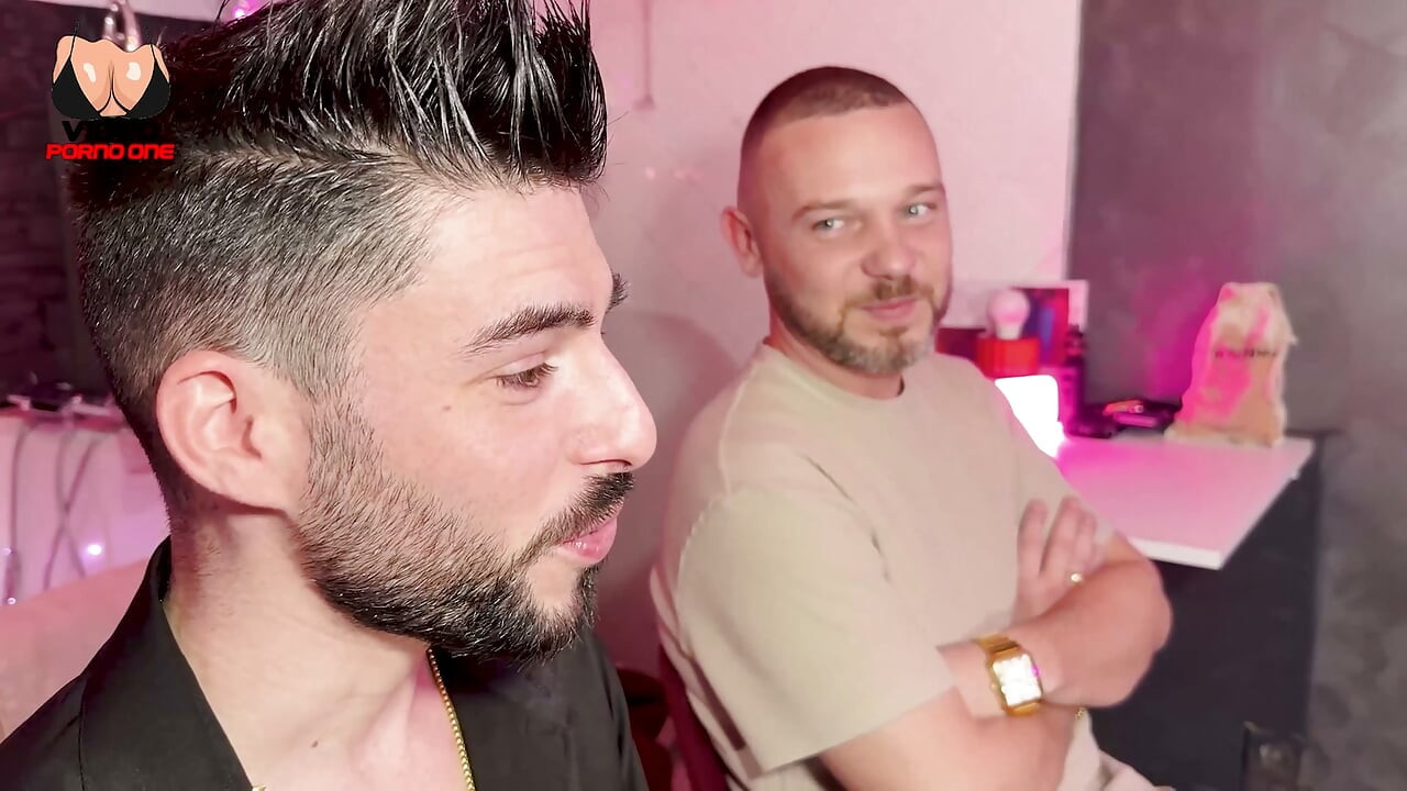Udata sam MILF ali žudim za dve mlade kurčine, one me natapaju krevet!