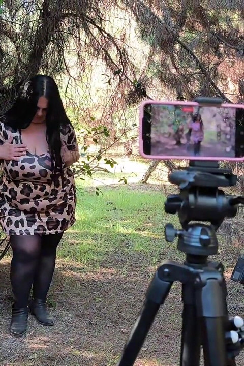 Rq in Forest MILF BBW