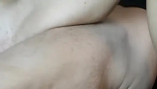 Memek sempit cewek sange ini dientot habis-habisan sampai dicrot di dalam