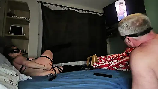 Cuckold-paar sucht nach einem typen mit einem schönen schwanz, um diese heiße ehefrau zu ficken